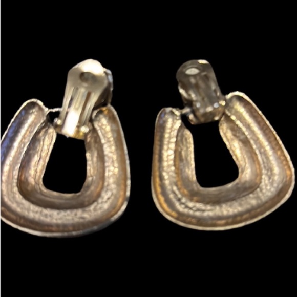 Vintage 80s Gold-tone & Diamante Pave Crystal earrings - Picture 4 of 7